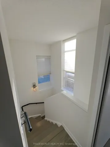 19 Singer Court Toronto ON M2K 0B2