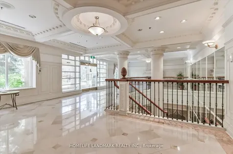 18 Sommerset Way Toronto ON M2N 6X5