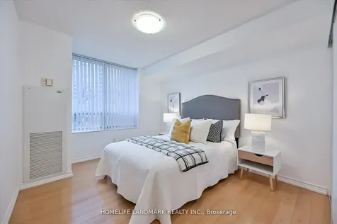 18 Sommerset Way Toronto ON M2N 6X5