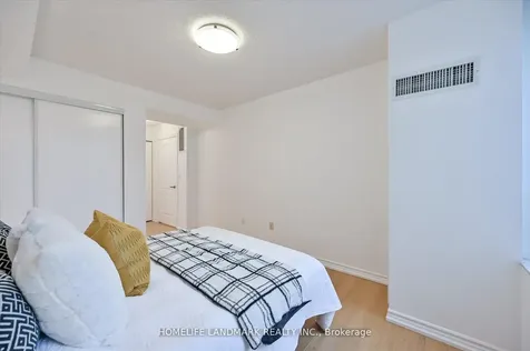 18 Sommerset Way Toronto ON M2N 6X5