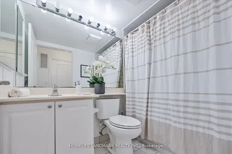18 Sommerset Way Toronto ON M2N 6X5