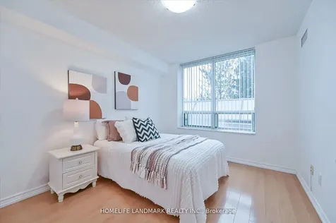 18 Sommerset Way Toronto ON M2N 6X5