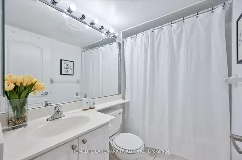 18 Sommerset Way Toronto ON M2N 6X5