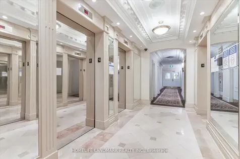 18 Sommerset Way Toronto ON M2N 6X5
