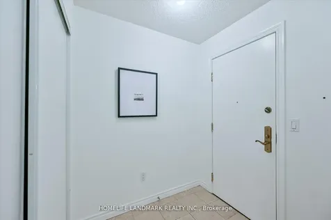 18 Sommerset Way Toronto ON M2N 6X5
