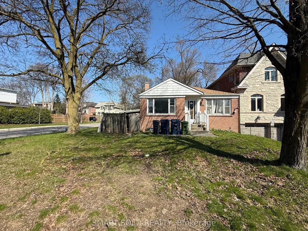 204 Cameron Avenue Toronto ON M2N 1E5