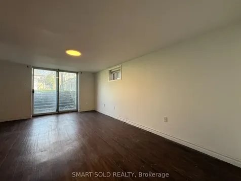 204 Cameron Avenue Toronto ON M2N 1E5