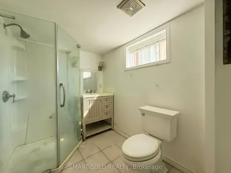 204 Cameron Avenue Toronto ON M2N 1E5