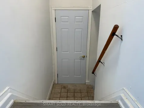 204 Cameron Avenue Toronto ON M2N 1E5