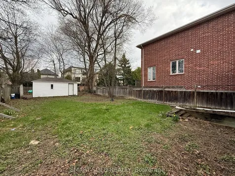 204 Cameron Avenue Toronto ON M2N 1E5