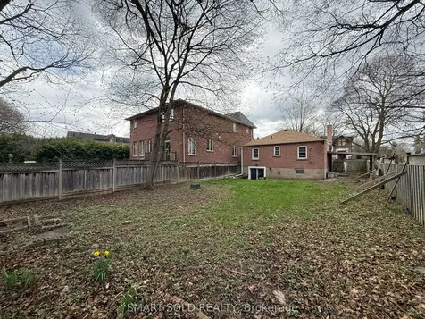 204 Cameron Avenue Toronto ON M2N 1E5