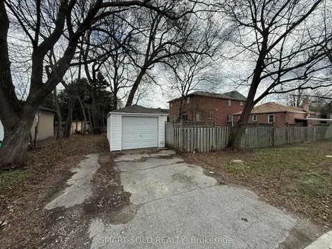 204 Cameron Avenue Toronto ON M2N 1E5