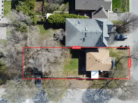 204 Cameron Avenue Toronto ON M2N 1E5