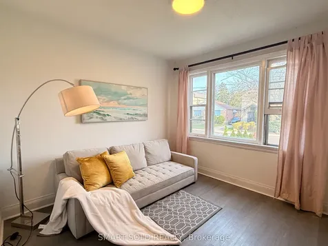 204 Cameron Avenue Toronto ON M2N 1E5