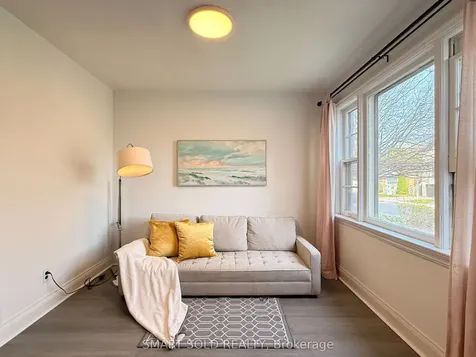 204 Cameron Avenue Toronto ON M2N 1E5