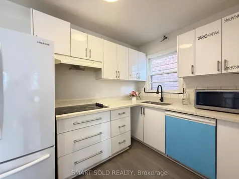 204 Cameron Avenue Toronto ON M2N 1E5