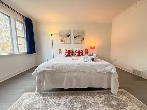 204 Cameron Avenue Toronto ON M2N 1E5