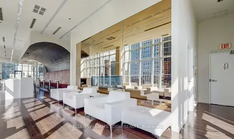 21 Nelson Street Toronto ON M5V 1T8