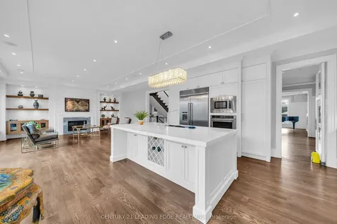 256 Park Home Avenue Toronto ON M2R 1A3