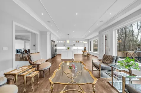256 Park Home Avenue Toronto ON M2R 1A3