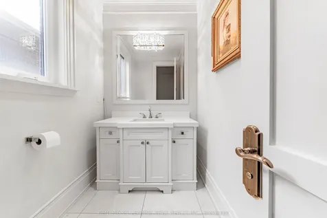 256 Park Home Avenue Toronto ON M2R 1A3