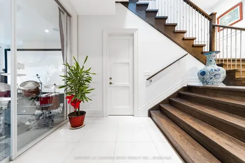 256 Park Home Avenue Toronto ON M2R 1A3
