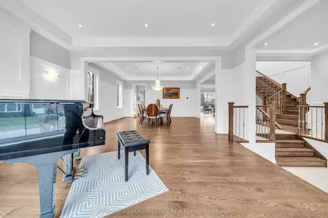 256 Park Home Avenue Toronto ON M2R 1A3