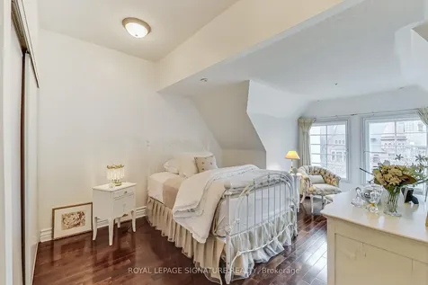 539 Jarvis Street Toronto ON M4Y 2H7