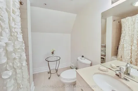 539 Jarvis Street Toronto ON M4Y 2H7