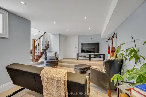 473 Hillsdale Avenue E Toronto ON M4S 1V1