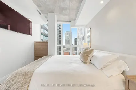88 Blue Jays Way Toronto ON M5V 0L7