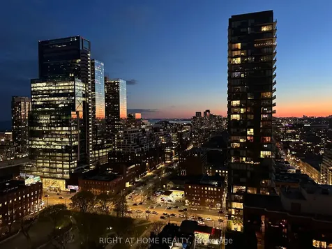 88 Blue Jays Way Toronto ON M5V 0L7