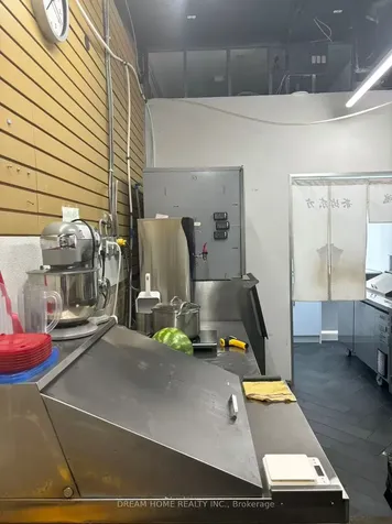 5425 Yonge Street Toronto ON M2N 5R6
