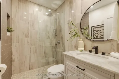 683 Hillsdale Avenue E Toronto ON M4S 1V4