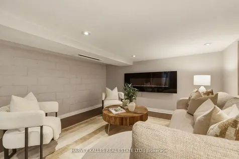 683 Hillsdale Avenue E Toronto ON M4S 1V4