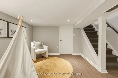 683 Hillsdale Avenue E Toronto ON M4S 1V4
