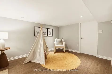 683 Hillsdale Avenue E Toronto ON M4S 1V4