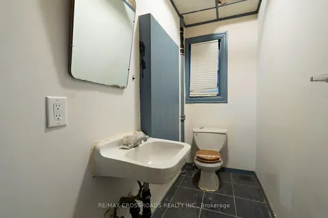 587 Palmerston Avenue Toronto ON M6G 2R2