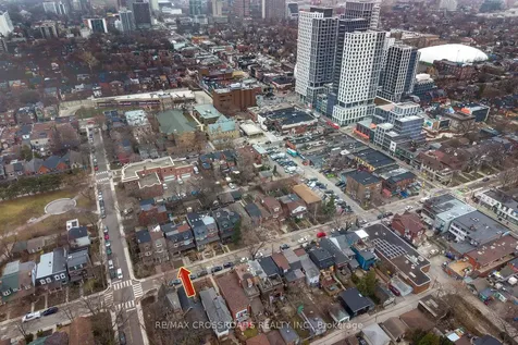 587 Palmerston Avenue Toronto ON M6G 2R2