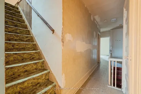 587 Palmerston Avenue Toronto ON M6G 2R2
