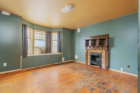 587 Palmerston Avenue Toronto ON M6G 2R2