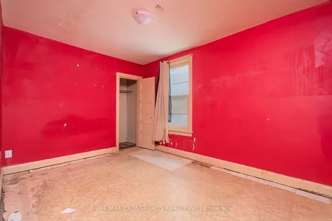 587 Palmerston Avenue Toronto ON M6G 2R2