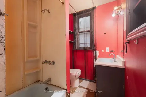 587 Palmerston Avenue Toronto ON M6G 2R2
