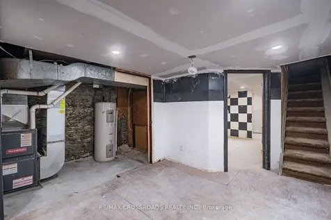 587 Palmerston Avenue Toronto ON M6G 2R2