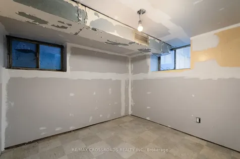 587 Palmerston Avenue Toronto ON M6G 2R2
