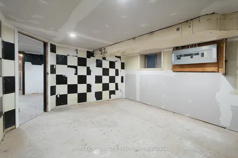 587 Palmerston Avenue Toronto ON M6G 2R2