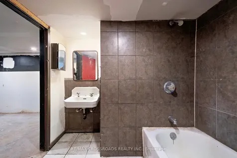587 Palmerston Avenue Toronto ON M6G 2R2