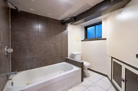 587 Palmerston Avenue Toronto ON M6G 2R2