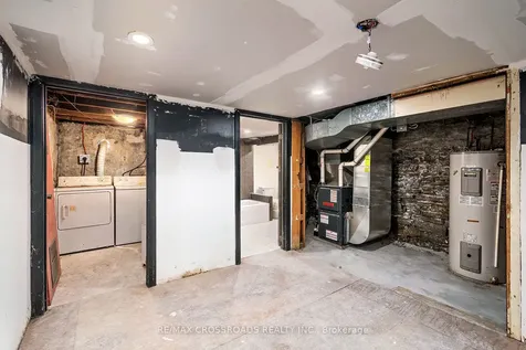 587 Palmerston Avenue Toronto ON M6G 2R2