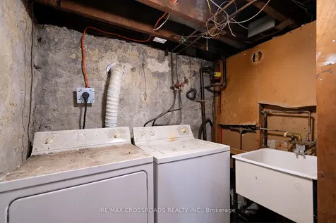 587 Palmerston Avenue Toronto ON M6G 2R2